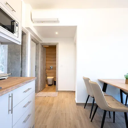 Smiles With Panoramic View Zipárion