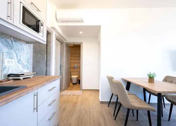 Smiles With Panoramic View Zipárion