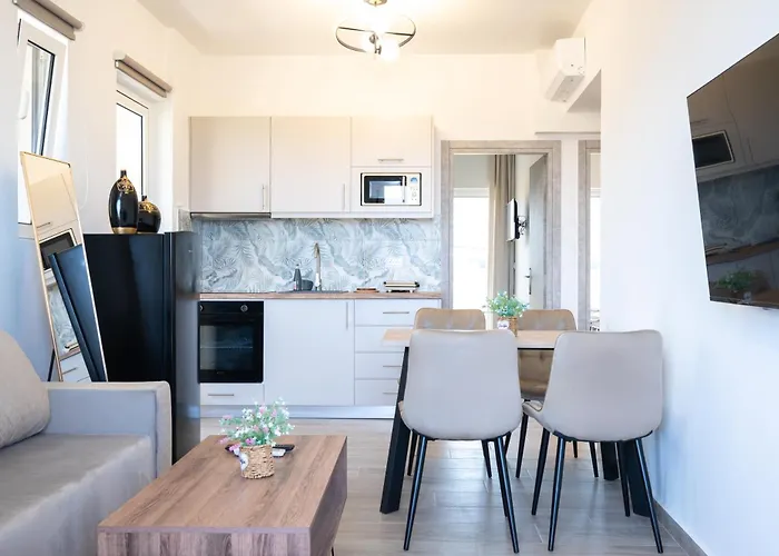 Smiles With Panoramic View Zipárion