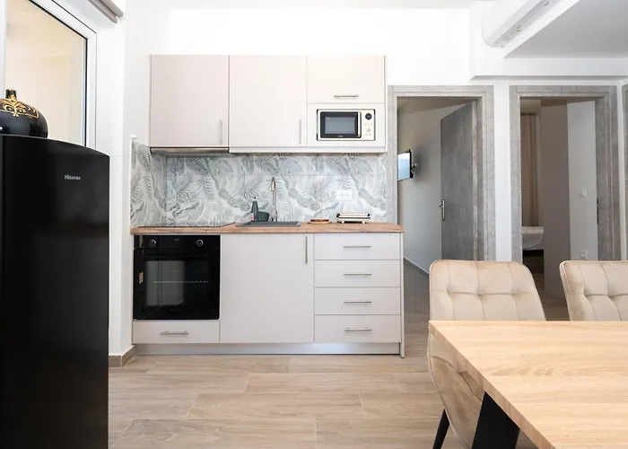 Smiles With Panoramic View * Zipárion