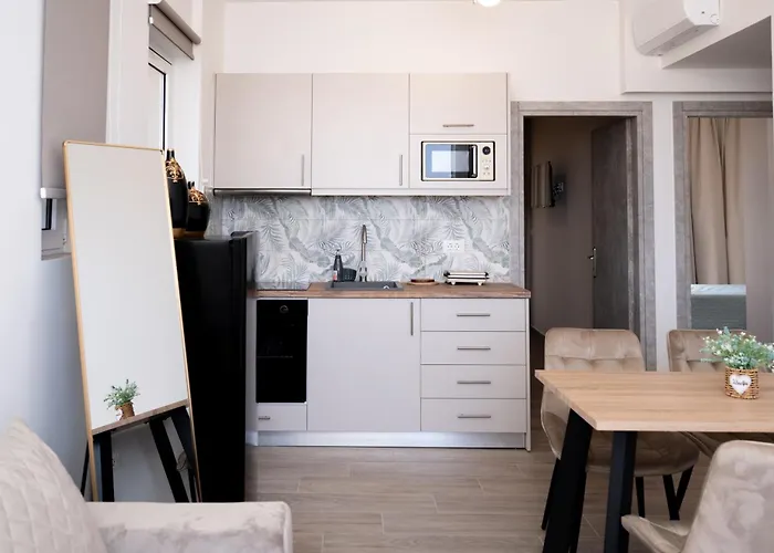 Smiles With Panoramic View * Zipárion